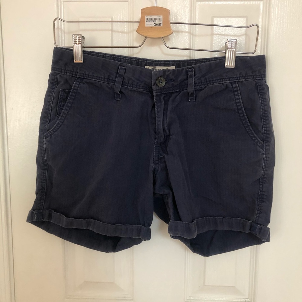 Levi’s Navy Bermuda Low-Rise Shorts